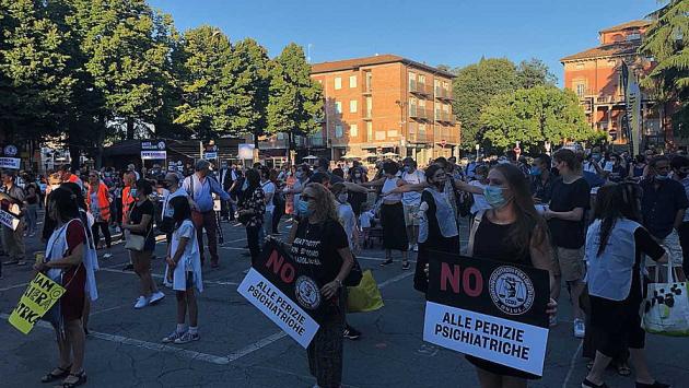 Manifestazione sul tema degli affidi