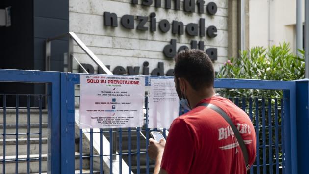 Uffici statali: le pratiche restano un'odissea. E il sito Inps sbaglia il numero di telefono