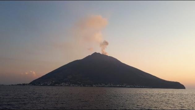 Due forti esplosioni sullo Stromboli - Video 
