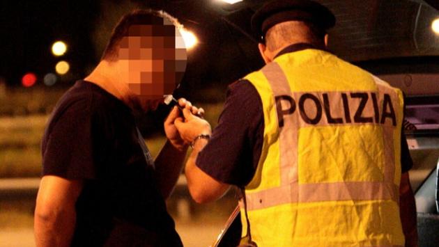 Padova, va per riportare a casa il figlio fermato perché positivo all'alcoltest, ma era più brillo di lui: patente ritirata anche a lui