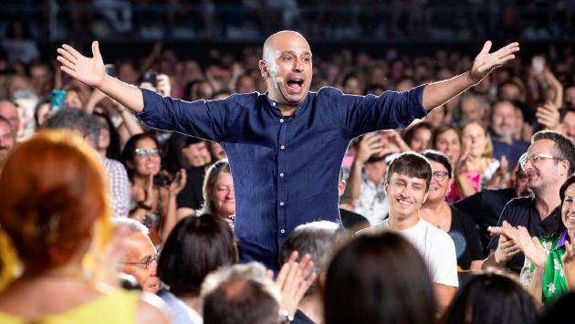 Le adozioni gay e i «valori» di Vasco: le migliori battute di Checco Zalone
