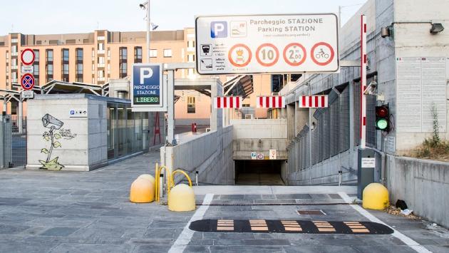 Razzia di bici in stazione. Rubate anche quelle di una famiglia belga