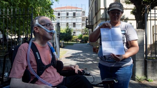 Viale Tanara, la denuncia: «Qui fumano tutti, è una tragedia annunciata»
