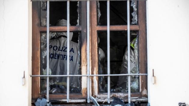 Incendio in viale Tanara, le testimonianze: «Quella ragazza urlava: l'ho presa per mano»