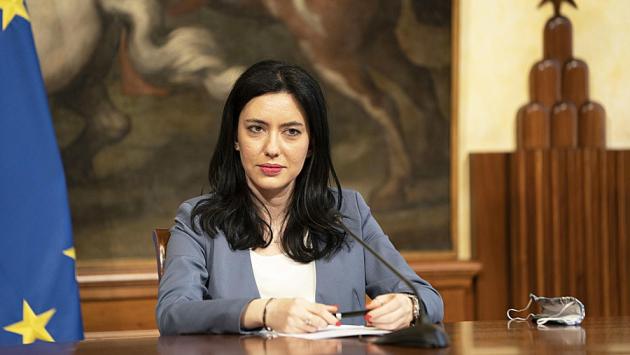 Azzolina firma l'ordinanza: prima campanella il 14 settembre (scuole dell'infanzia comprese)