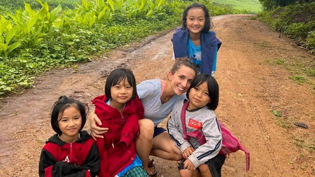 Maddalena Ferroni, dalla passerella alle capanne di Bangkok per aiutare i bambini