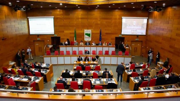 Regione, le indennità a consiglieri e assessori tra le più basse d'Italia Stipendio medio 9.000 euro lordi, netti 5.300