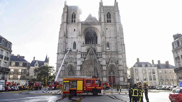 Nantes, volontario confessa: "Ho incendiato io la cattedrale"