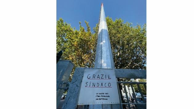 Antenna di Largo Visconti. Il quartiere: «Abbandonati dal Comune»