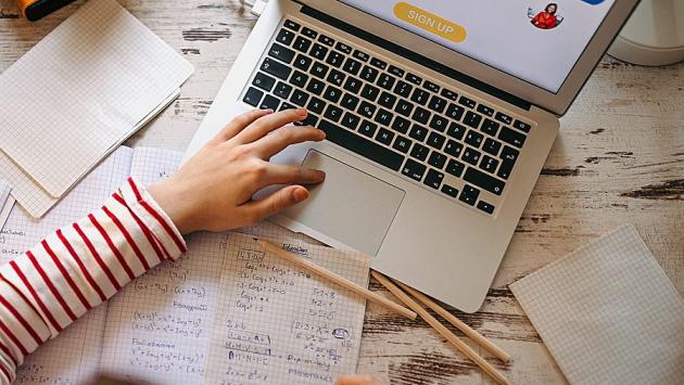 Contributi Pc e tablet per gli studenti: bando per i commercianti