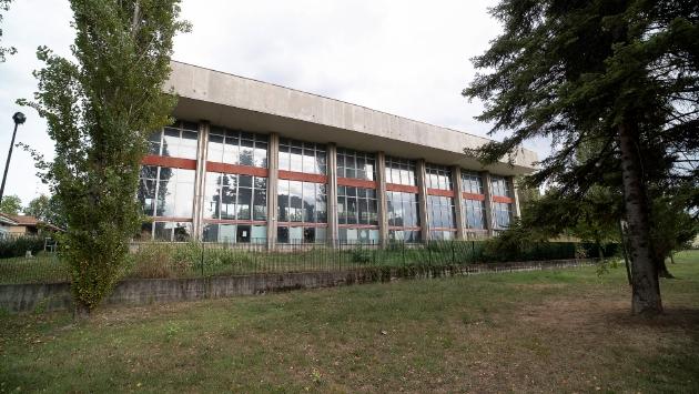Piscina «Ferrari», lavori ancora lontani. E a ottobre non riaprirà la «Corazza»