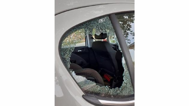 Fidenza, mentre scarica la spesa le rubano la borsetta rompendo il finestrino dell'auto