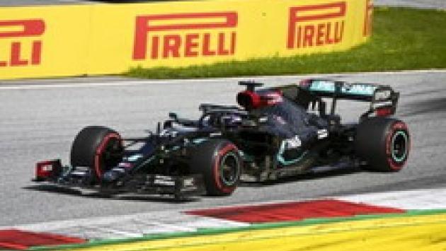 Pole di Hamilton a Silverstone su Bottas e Verstappen