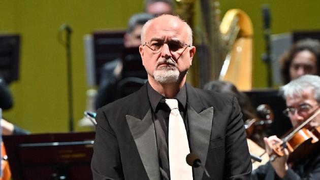 Il sovrintendente del Regio Messi ringrazia Pertusi: "L'aver finito il recital nonostante l'infortunio dimostra il suo amore per la musica e per il nostro teatro"