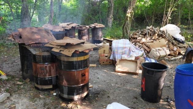 Preparano pranzo per funerale con derrate avariate, denunce