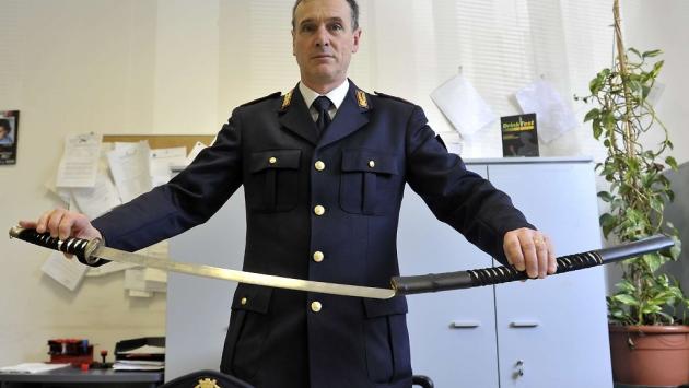 Katana in piazzale Picelli: patteggia e resta in carcere