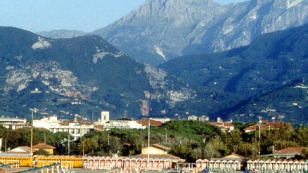 Forte dei Marmi, bimba di 9 anni scrive al sindaco: "Via le mascherine da terra"