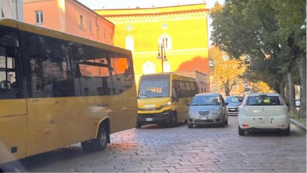 È tornato a casa il bambino caduto dallo scuolabus