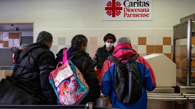 Povertà in aumento, Caritas: «Offriamo 300 pasti al giorno». E incombe il rischio sfratti