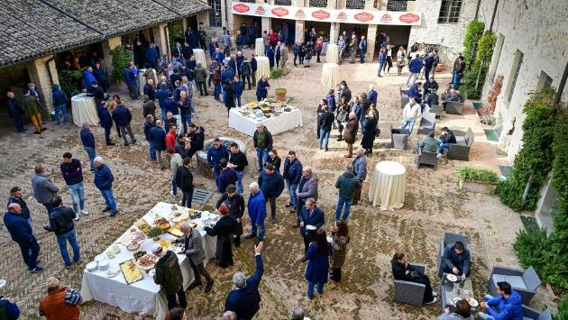 Rodolfi, festa con i produttori al castello di Felino: «Annata positiva». Investimenti nel 2024