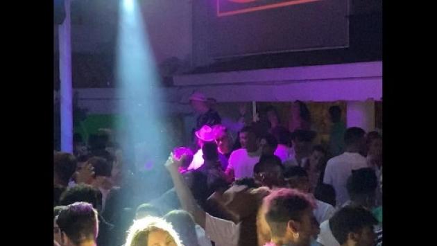 Covid, la Regione dimezza la capienza delle discoteche: la mascherina va indossata sempre
