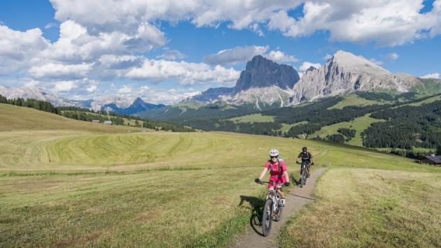 Pedalare tra mille coccole. L'estate viaggia su due ruote