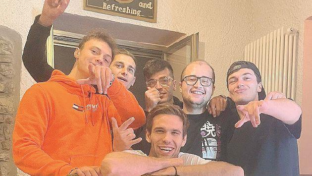 Gli amici: «Matte, sei la nostra forza»