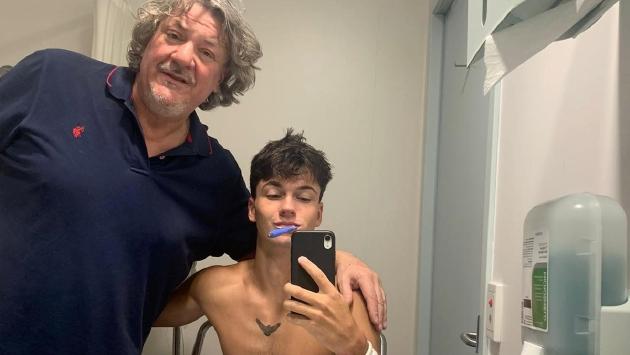 Attaccato dallo squalo, il papà Michele: «Finché Matteo non cammina non si torna a casa. Almeno due mesi».
