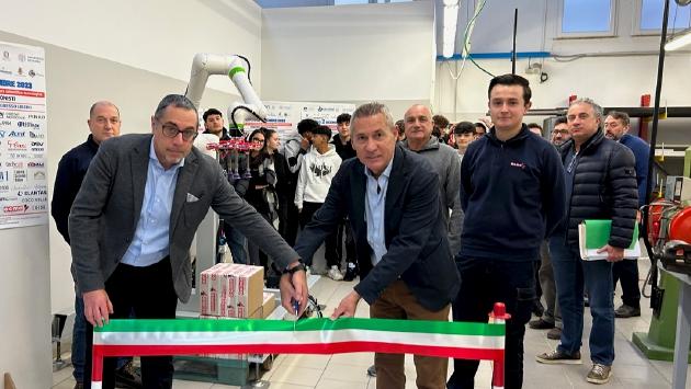 Da Ocme un robot supertecnologico per gli studenti del Berenini