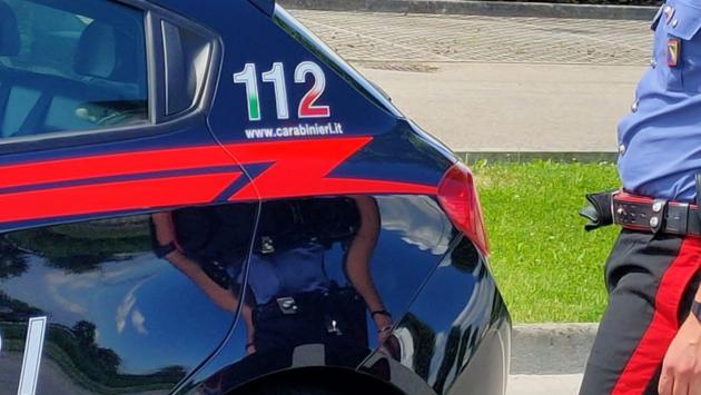 Era ai domiciliari ma passeggiava per il Fidenza Village: in carcere