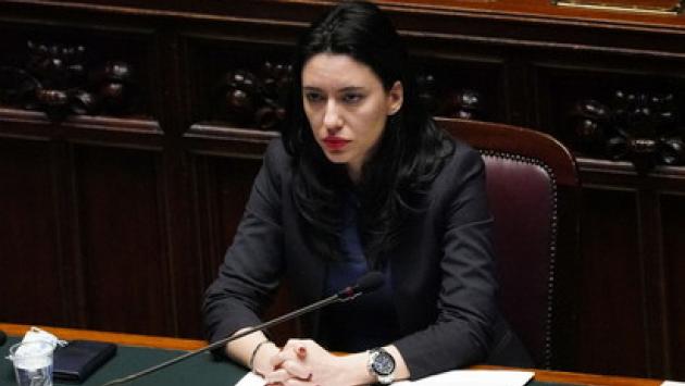 Azzolina: "La scuola riaprirà ma nei sindacati c'è chi sabota"