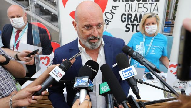 Bonaccini replica a De Luca: "No al blocco degli spostamenti tra le regioni"