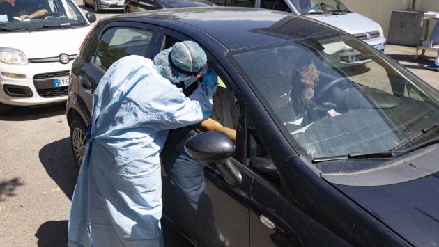 Dal 1° luglio i tamponi di guarigione nei punti drive-through si prenotano solo on line con il Fascicolo sanitario elettronico