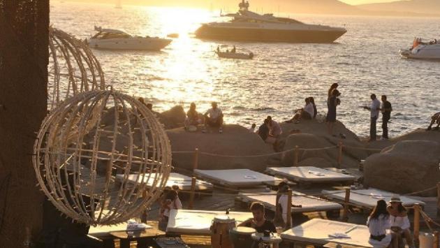 Coronavirus: tamponi a staff Phi Beach, 21 positivi