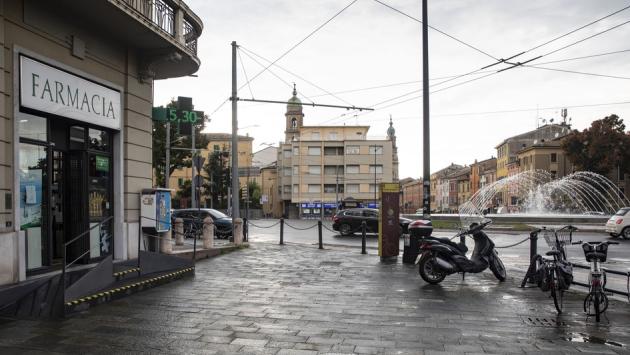 Rissa e coltellate al parco: due feriti gravi chiedono aiuto in farmacia