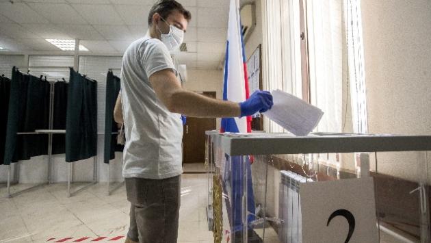 Turarsi il naso e votare sì