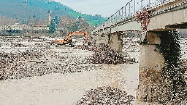 Il gruppo Il Falco della Prociv ha ripulito l'alveo del Baganza