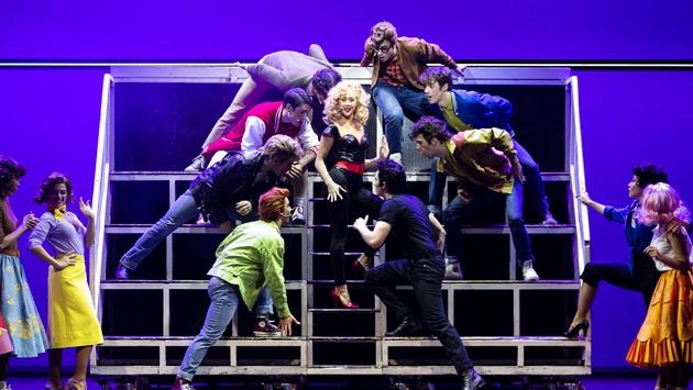 «Grease» conquista il pubblico del Regio