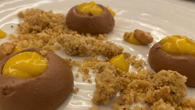 Fiori di sfoglia con namelaka al cioccolato fondente