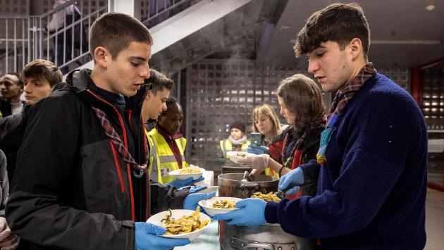 Cena in stazione per i più fragili. L'idea è nata da un giovane scout