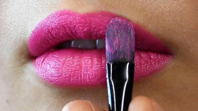 Le vendite di rossetto sprofondano a causa delle mascherine