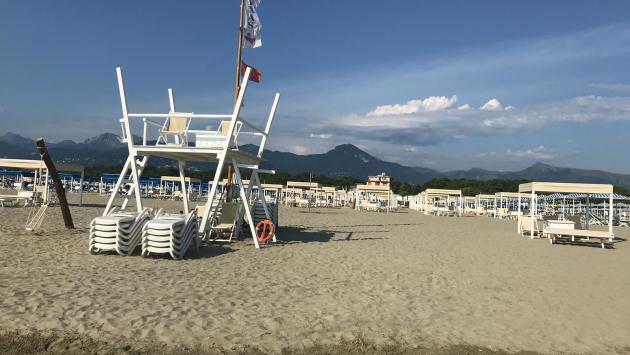 Cadavere recuperato in mare a Marina di Pietrasanta