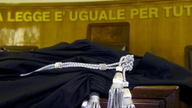 Arrestato dalla Mobile il ladro con la Bmw blu elettrico (rubata)