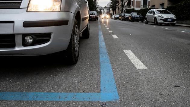 Piano sosta, non si placa la polemica, Vignali: «L'unico vero obiettivo è fare cassa». Forza Italia: «Rivedere le restrizioni sulle auto elettriche»