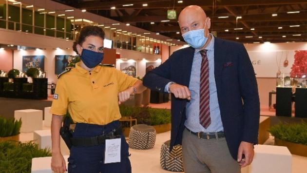 Perde diamante di 6 carati, vigilante lo trova e lo restituisce