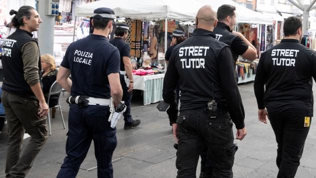 San Leonardo, tornano gli «street tutor» ma solo per quattro mesi. De Vanna: «Parte di un progetto più ampio. Operativi in via Trento e via Venezia»