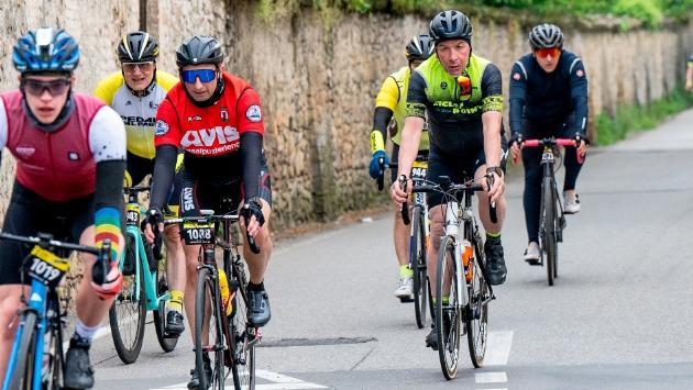 Étape du Tour: auto ferme per ore, disagi e anche puntine sull'asfalto
