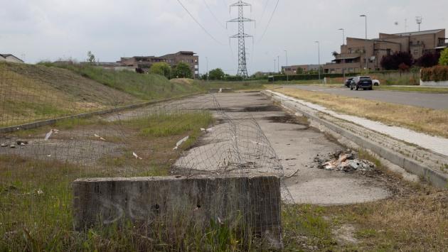 La rabbia dei 300 abitanti: «Da 10 anni senza abitabilità»