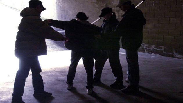 16enne pestato dal "branco" perché  scambiato per un violentatore