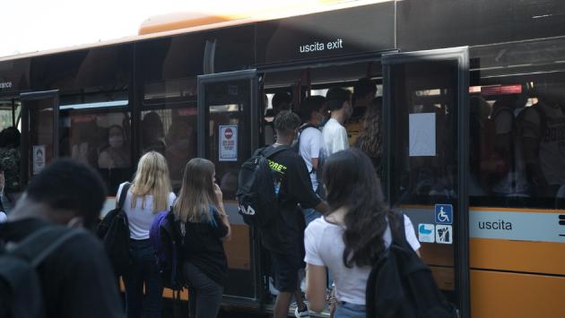 Studenti e bus: è già ressa alle fermate